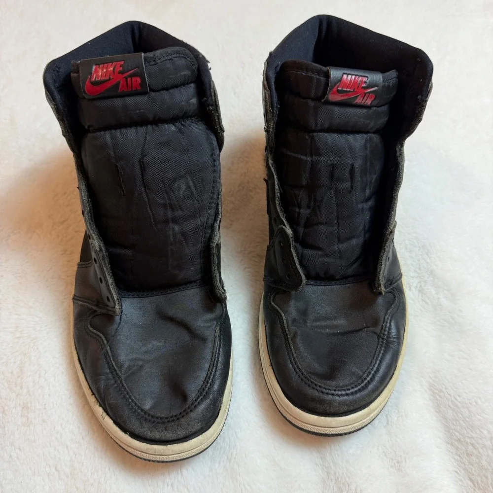 Air Jordan 1 Retro High OG Satin Black Toe Sneakers 555088-060 Mens 9